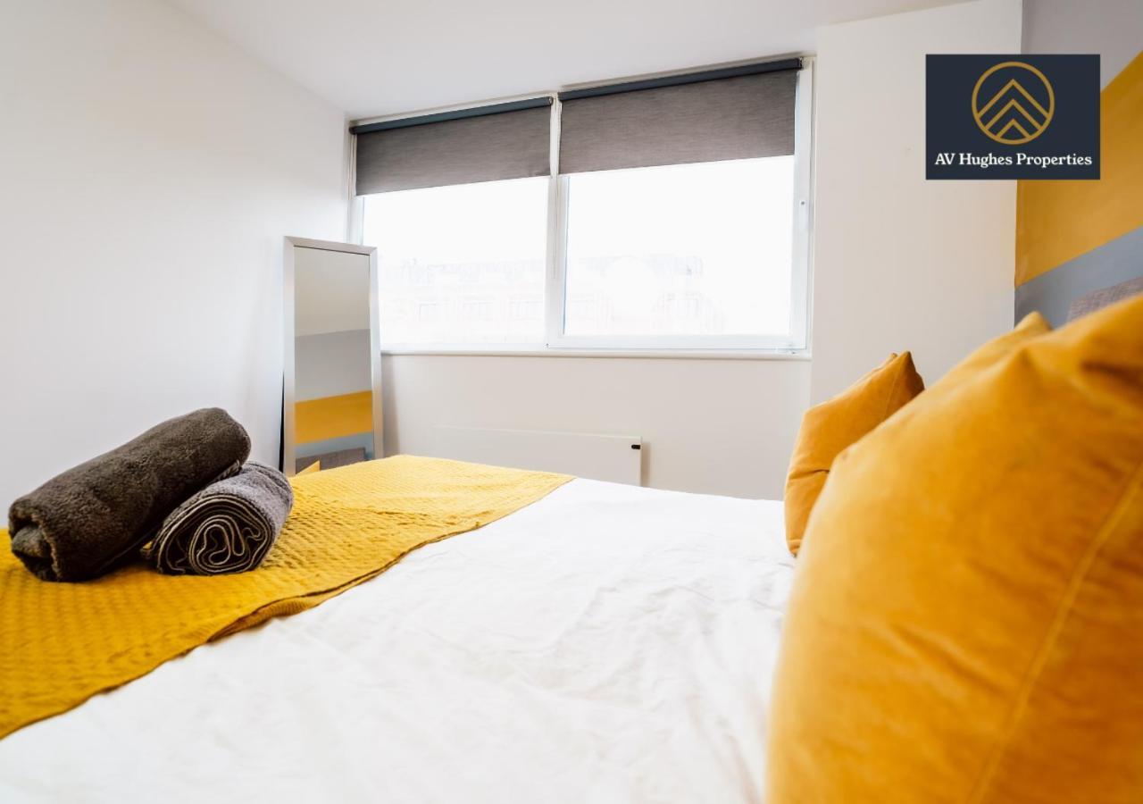 Modern One-Bedroom Apartment - 4 Mins From Station, Free Parking, Ideal For Relocation By Av Hughes Properties Milton Keynes Bagian luar foto